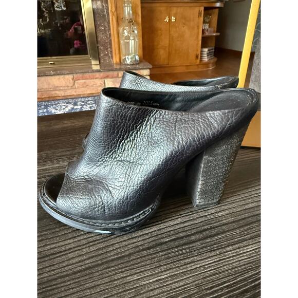 Chinese Laundry Black Leather Peep Toe Heels Sz. 7 - Picture 2 of 7